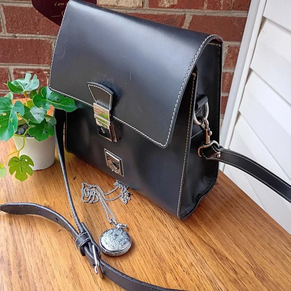DOONEY & BOURKE RARE VINTAGE  METAL LOGO  CROSSBODY BAG LN